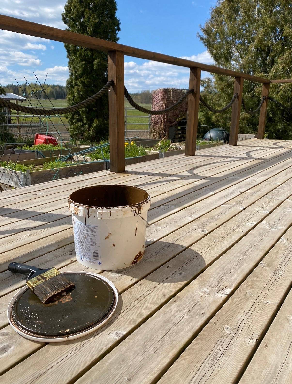 Terassin öljyämistä